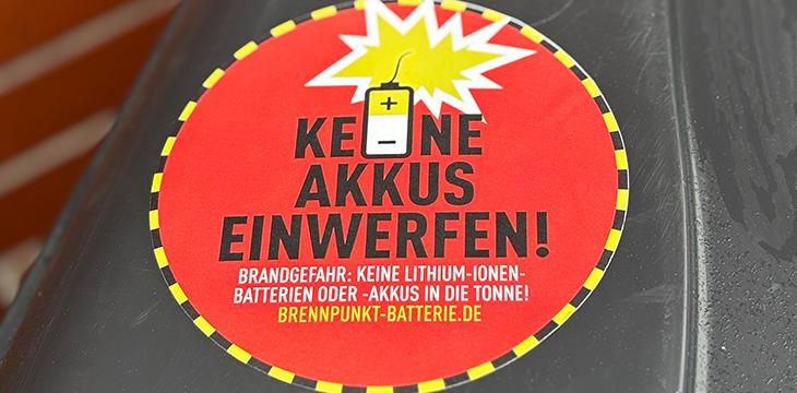 Vorschau-Warnaufkleber-Akkus